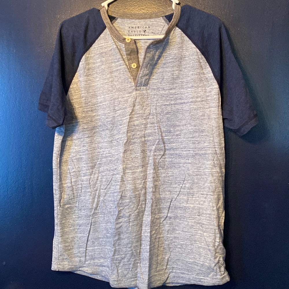 American Eagle Henley Tee Size Large